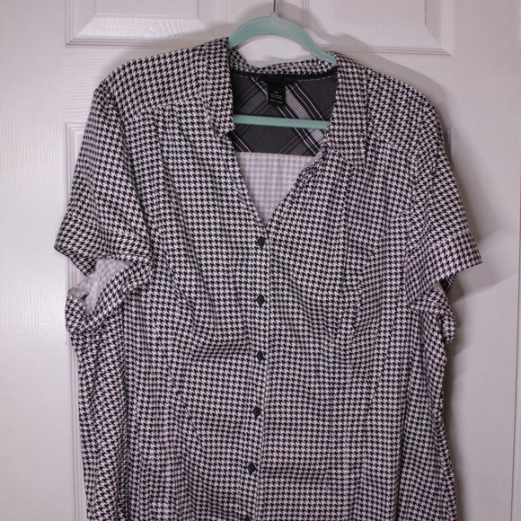 Lane Bryant Short Sleeve black and white houndstooth Button up Shirt - Picture 1 of 6